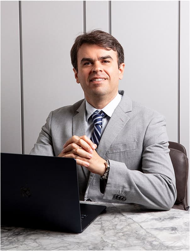Dr. Talles Leandro em consulta